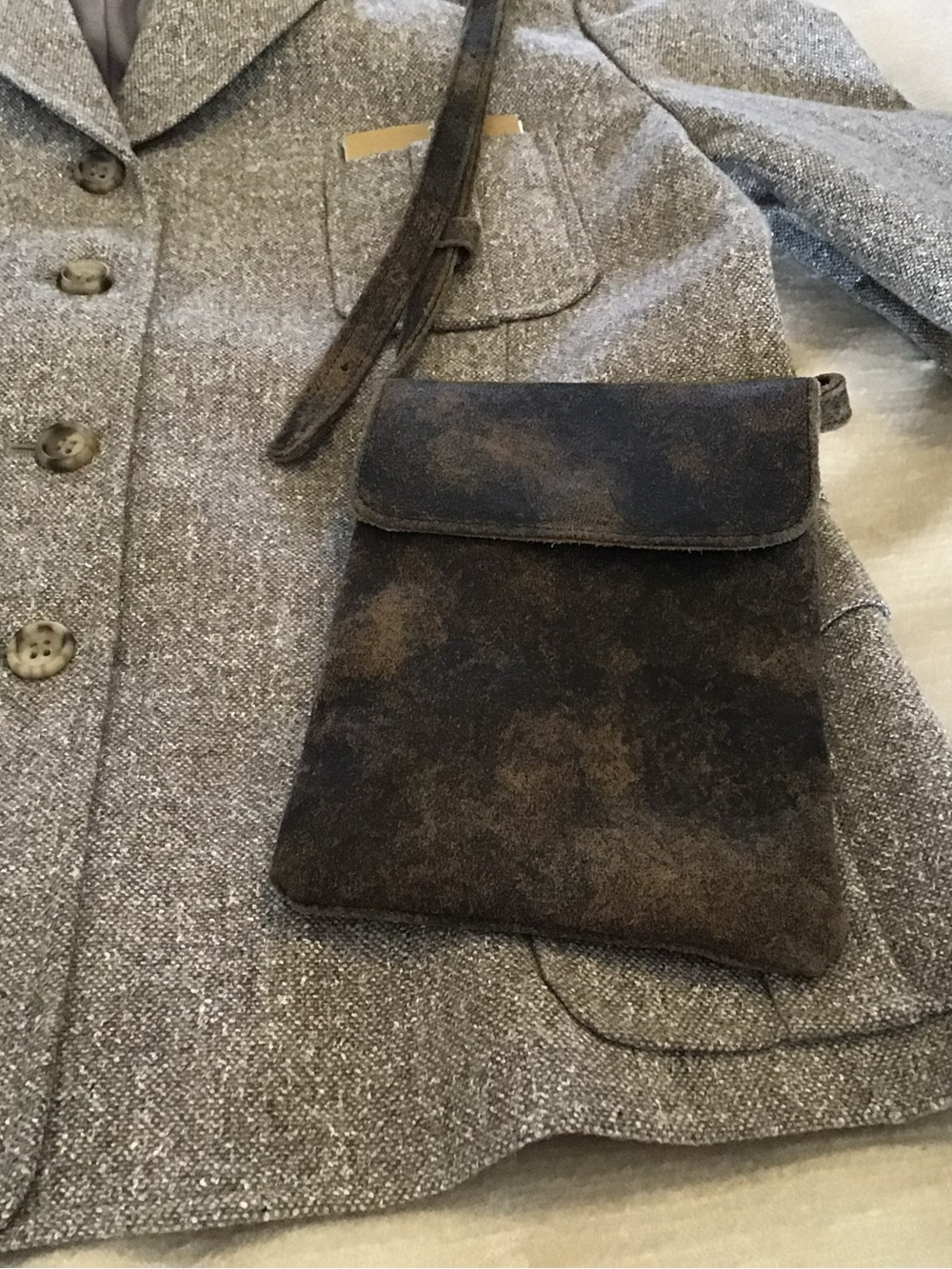 Compact Leather Shoulder Bag in Distressed Brown